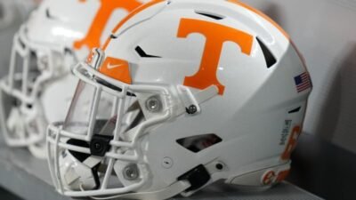 Vols LB coach Inge hospitalized for undisclosed reasons