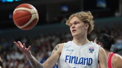 Ex-Euro pro Muurinen, touted Finnish 7-footer, cleared to play for Arkansas