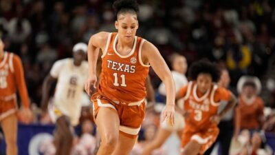 Houston transfer Carlton to miss season with knee injury