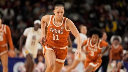 Houston transfer Carlton to miss season with knee injury