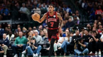 Bulls trade Dillingham to Hornets for Hield, cash