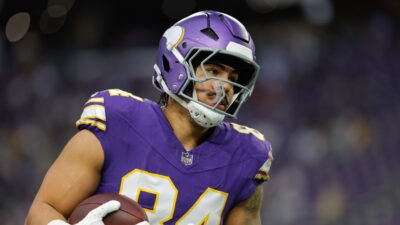 Report: Vikings TE Josh Oliver believed to have torn biceps
