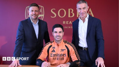 Arteta signs new contract with champions Arsenal