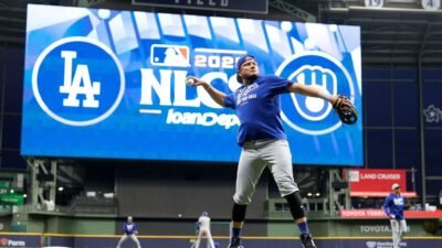 Dodgers keep Rojas on NLCS roster after back scare