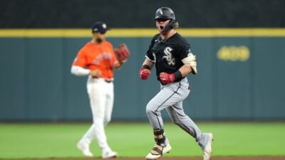 White Sox complete sweep of Astros for first playoff series win since 2005