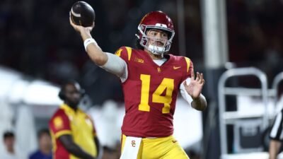 USC storms back vs. Washington, earns Riley much-needed win