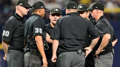 Yankees OF Jones flies out off catwalk in Game 2 of ALDS