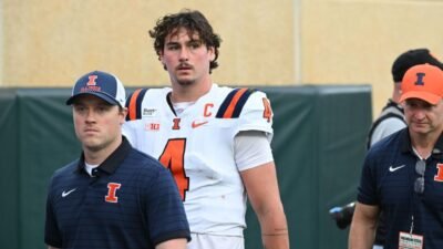 Illinois QB Houser out indefinitely with broken hand