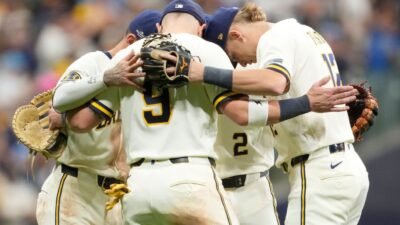 Boosted by bullpen, Brewers outlast Dodgers in Game 1 of NLCS