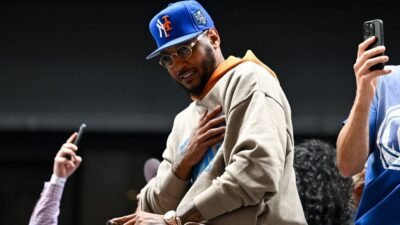 Carmelo thinks Knicks right to halt contract talks to focus on season